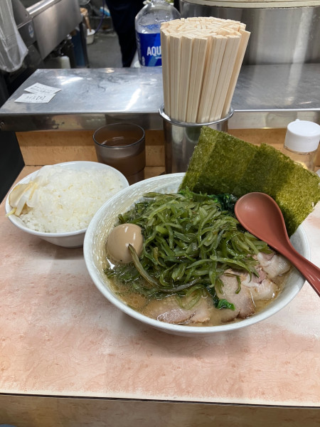 「チャーシュー麺　茎ワカメ　味玉　大ライス」@川崎家の写真