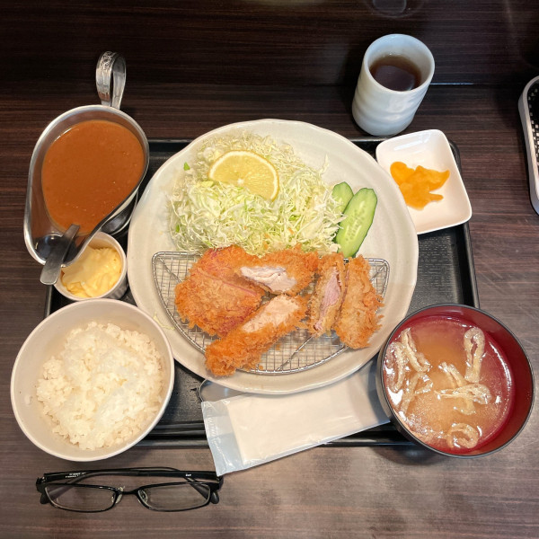 「ミックスフライ定食＋カレー（小）」@とんかつ さくらの写真