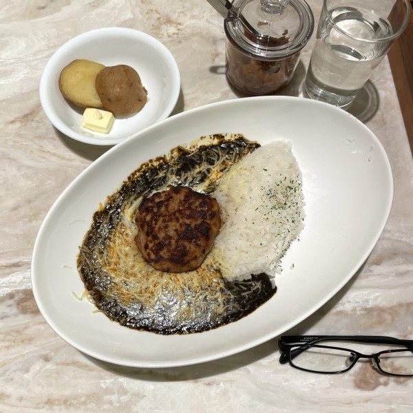 「たっぷりチーズとハンバーグカレー」@洋食と喫茶 咖喱屋ボングーの写真