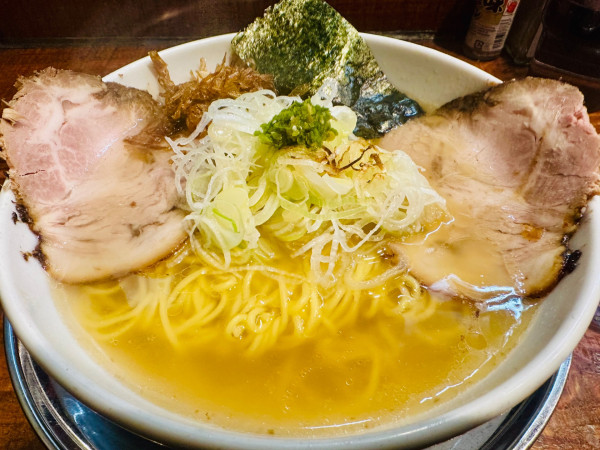 「塩 ネギ油ジュ～【1300円】」@元祖一条流がんこラーメン たま館分店の写真