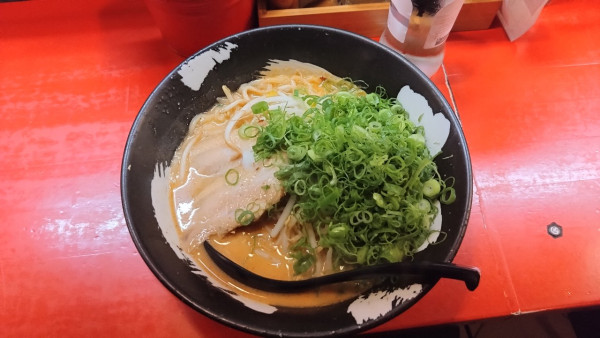 「辛味噌(ねぎトピ)」@Ramen Bar TAKEZOの写真