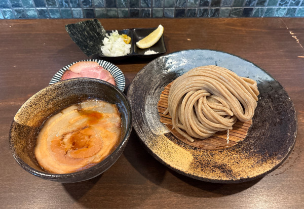 「汁並つけ麺(並)＋吊るし焼豚」@麺屋みつば＋クローバーの写真