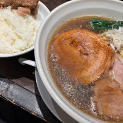 醤油らー麺+ごはん(1450円)