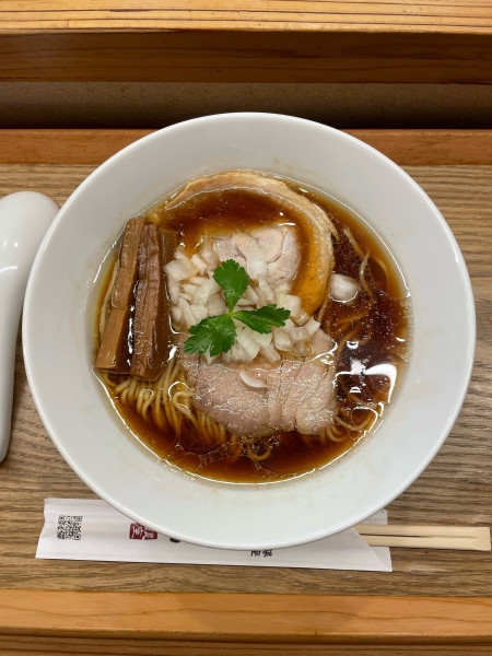 「醤油らぁ麺(980円)」@銀座らぁ麺 しら石の写真