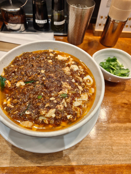 「麻婆麺（2辛）（パクチー）」@SHIBIRE-NOODLES 蝋燭屋 京橋エドグラン店の写真