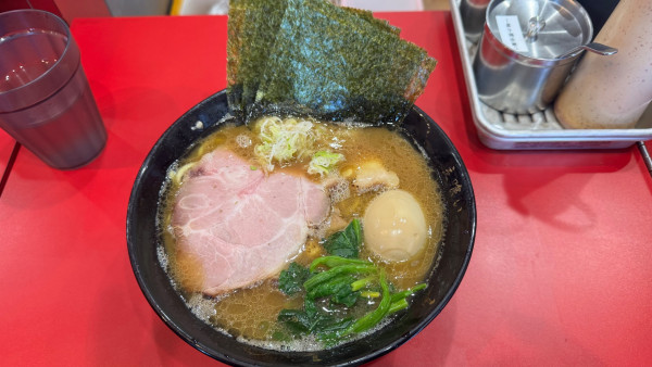 「特選らぁめん(かため、ふつう、ふつう)」@立喰いらぁめん たいせいの写真