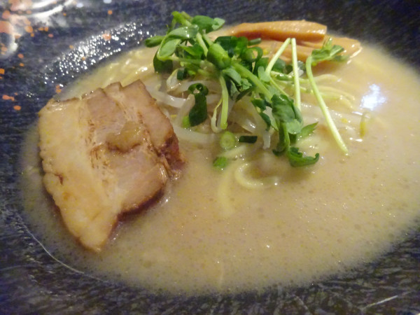 「牛骨白湯チャーシューラーメン　500円※」@磯川ラーメンの写真