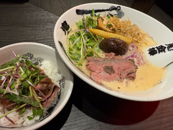 「牛骨らー麺+半肉飯」@鬼金棒 Labの写真