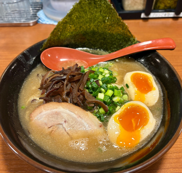 「味玉ラーメン＋無料替玉1回」@ど豚こつ 翔己の写真