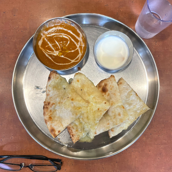 「ゴルゴンゾーラチーズナン&プレミアムバターチキン」@ターリー屋 茅場町店の写真