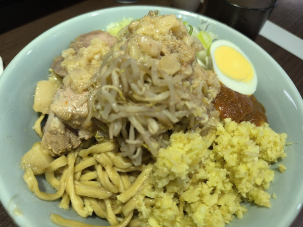 「刻み生姜の油そば味噌がけ・生卵（ちょい脂）」@ラーメン富士丸  西早稲田店の写真