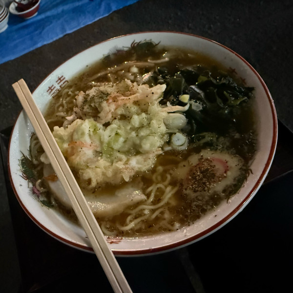 「醤油ラーメン、てんぷら」@屋台ラーメン北国の写真