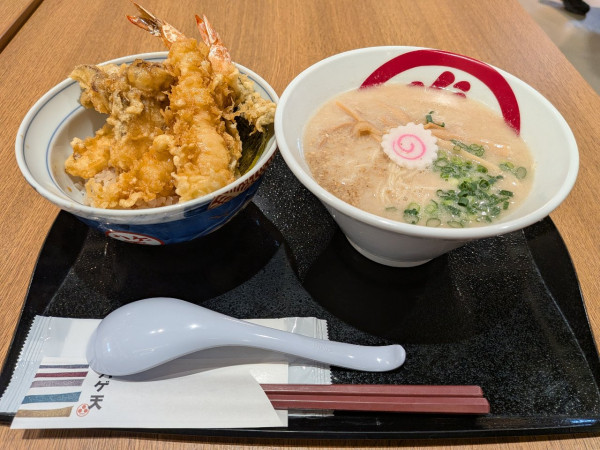 「天丼とらぁ麺（1640円）」@小ハゲ天 エミテラス所沢店の写真