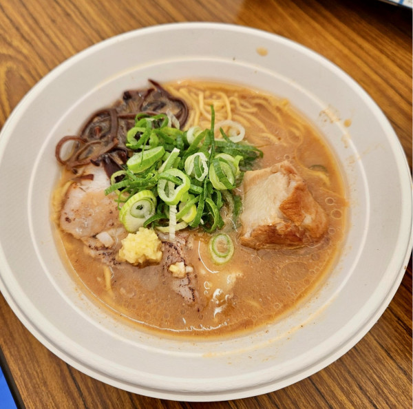札幌 麺部屋 綱取物語（北海道）横綱チャーシューと炙り角煮の 札幌濃厚味噌らーめん（1000円）