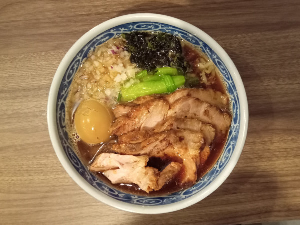 「チャーシュー生姜しょう油ラーメン（手揉み麺）＋味つけ玉子」@NOODLEパドルの写真