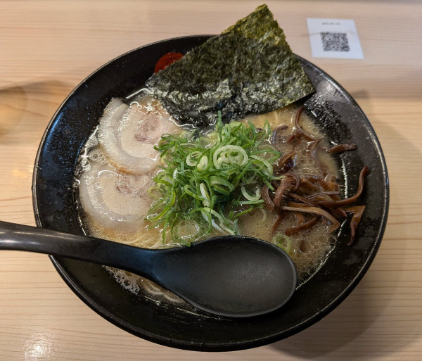 「ラーメン800円」@博多禿鷹の写真