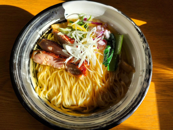 「芳醇鶏中華らーめん　塩」@麺寿 とものやの写真