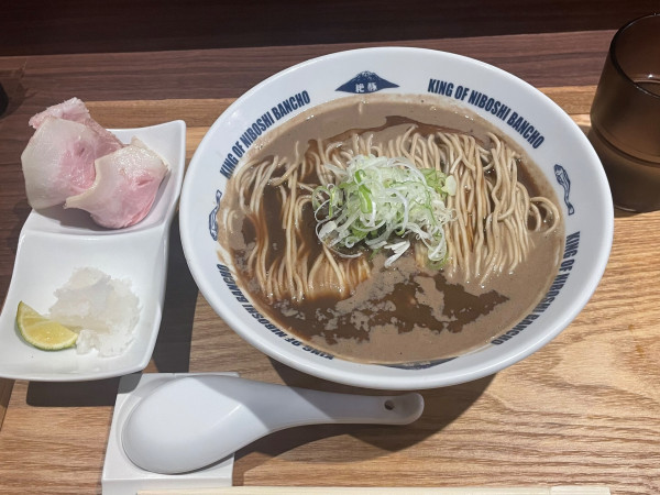 「秋刀魚にぼしラーメン」@NIBOSHIMANIAの写真