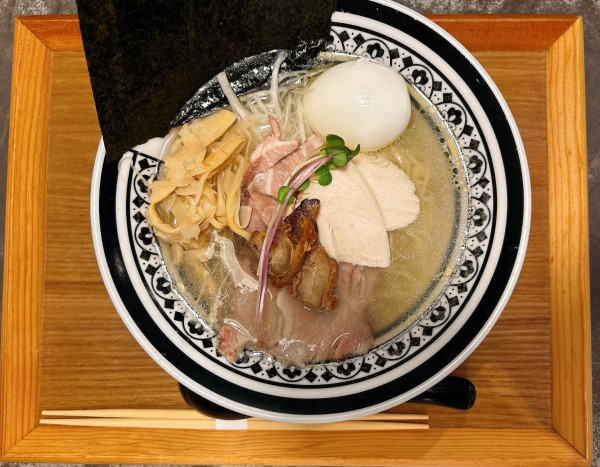 「特選塩ラーメン:1,450円」@Rahmen Eddie 新宿御苑の写真