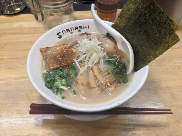 「七志全部乗せ」@とんこつらーめん七志 中山店の写真