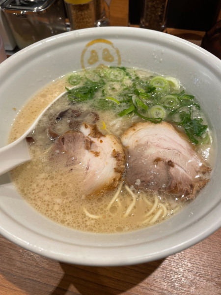「豚骨税込850」@TOKYO 豚骨 BASE MADE by 一風堂 エキュート赤羽みなみ店の写真