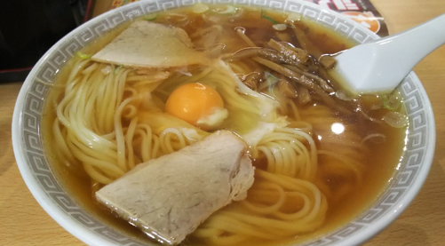 「中華そば生卵入り」@新京亭の写真