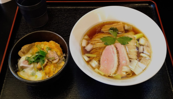 「醤油ラーメン親子丼セット」@麺堂にしき 西武新宿店の写真
