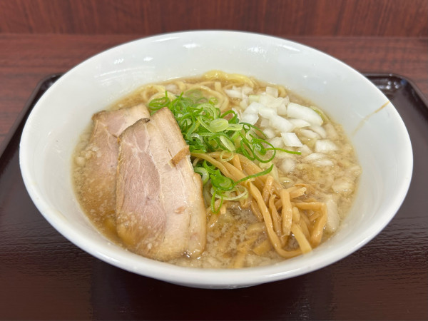 「燕三条系背脂中華そば」@ラーメン哲学 八竜店の写真