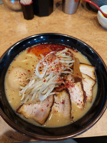 「味玉チャーシュー辛味噌＋バター、コーン＋半らいす」@味噌らーめん屋 ちょりんの写真