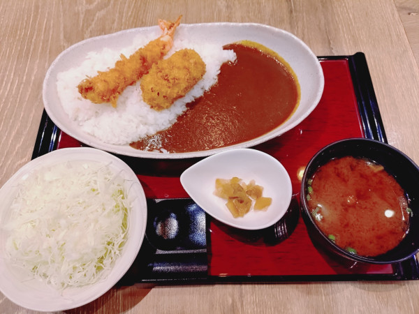 「（ランチ）海鮮フライカレー　１５１８円」@とんかつ新宿さぼてん 新宿パークタワー店の写真