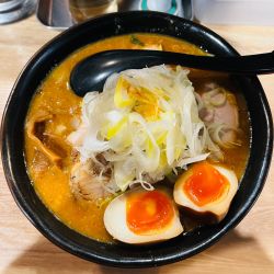 味卵辛味噌チャーシュー麺 1360円
