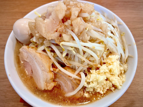 「ラーメン　並（950円）、味玉（CP）」@とんとこ豚の写真