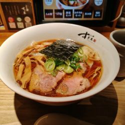 醤油ワンタンらぁ麺¥1500