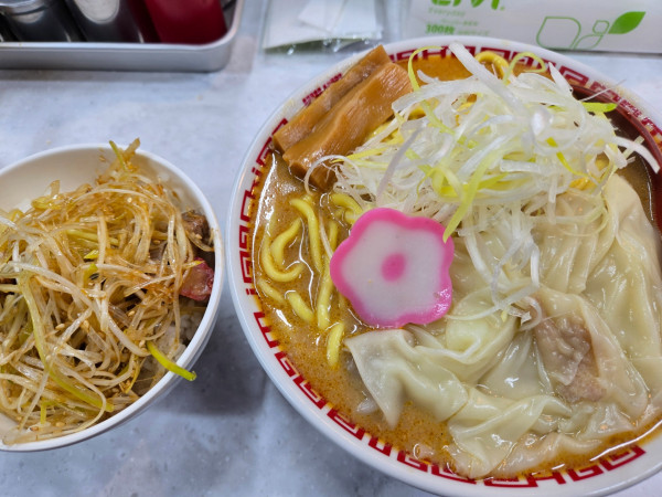 「ワンタン麺大盛(味噌)+ネギご飯」@MISO HANAMICHI 本店の写真