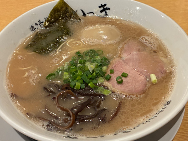 「らーめん 味玉 替え玉」@博多長浜らーめん いっき 戸塚安行店の写真