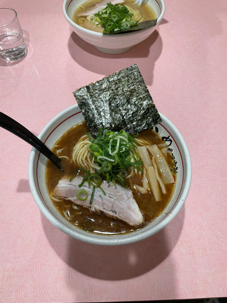 「黒醤油+3番（豚骨✖️魚介）」@らーめん研究所の写真