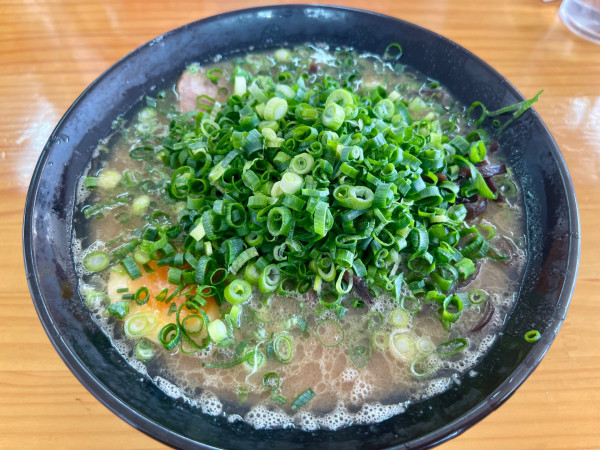「豚骨ラーメン TP 万能ネギ」@豚骨ラーメン 新井商店の写真