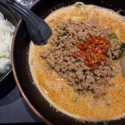 地獄の坦々麺 中級編と味玉、大ライス