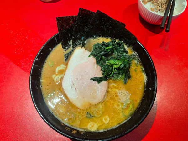 「ラーメン　中盛」@厚木家の写真