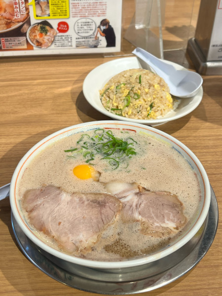 「月見ラーメン」@三代目 博多 だるま アクアシティお台場店の写真