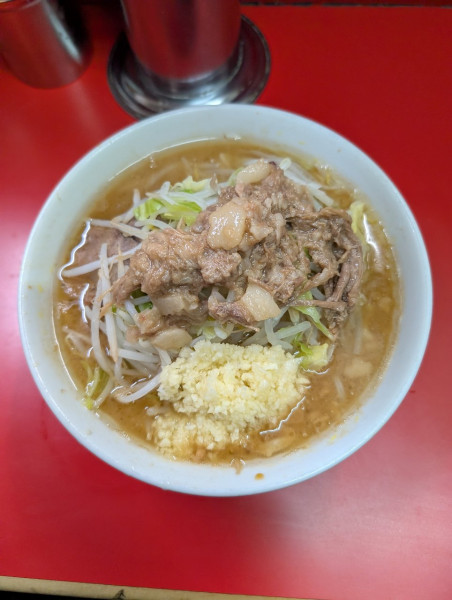 「小(豚1枚)平日限定 麺半分 野菜少なめ ニンニク アブラ」@ラーメン二郎 松戸駅前店の写真