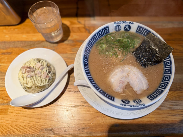「ラーメン(バリカタ)900円Cセット(半チャーハン)350円」@御天 井草本店の写真