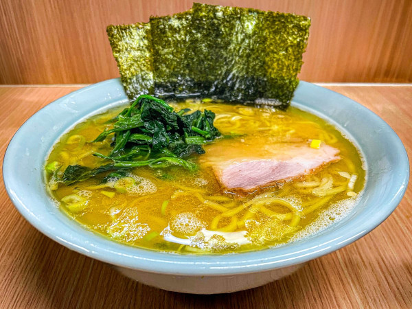 「らーめん 中（濃いめ・多め）＋半ライス」@らーめん 野々家の写真