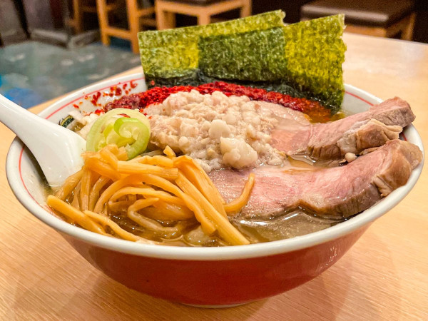 「しょうゆ中華そば＋ニンニク＋辛中華(4辛)＋身入り」@手打ち中華そば 酒田の写真