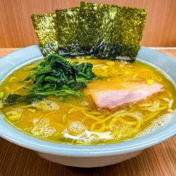 らーめん 中（濃いめ・多め）＋半ライス