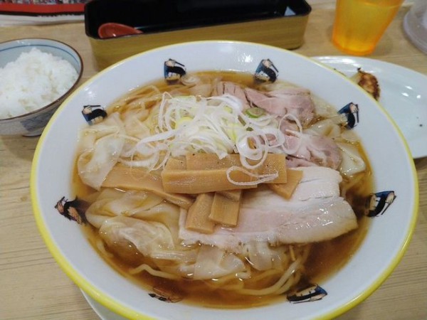「ワンタンメン（醤油味）」@ワンタンメンの満月 京都拉麺小路店の写真