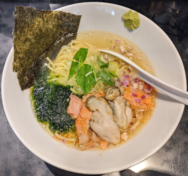 「牡蛎とあん肝の塩ラーメン 1,600円」@Tonariの写真