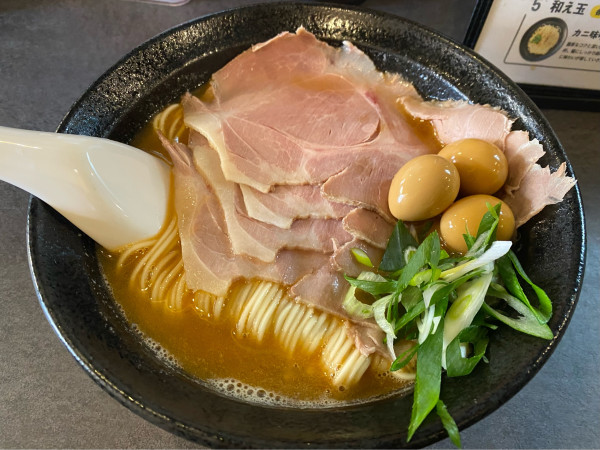 「メイン＝エビ、スープ＝鯛、細麺（900円）+肉増し+味玉（150」@ムメヰの写真