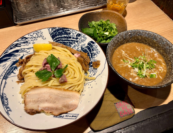 「ラム煮干しスープつけ麺大＋パクチー」@自家製麺 MENSHO TOKYOの写真
