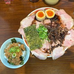 マル得濃厚ラーメン黒（1500）ミニ辛ひき肉ごはん（350）